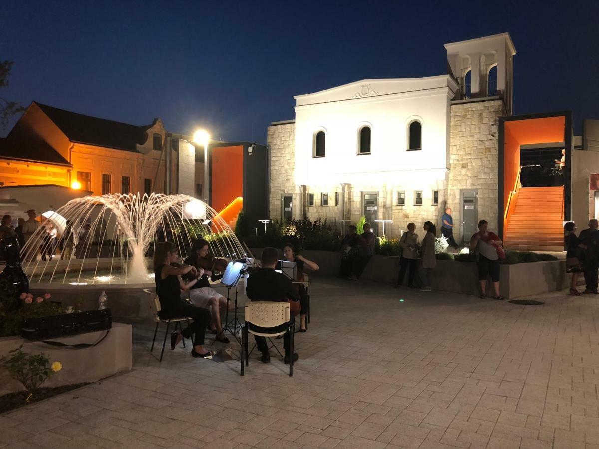Veranda Apartman Nyíregyháza Buitenkant foto